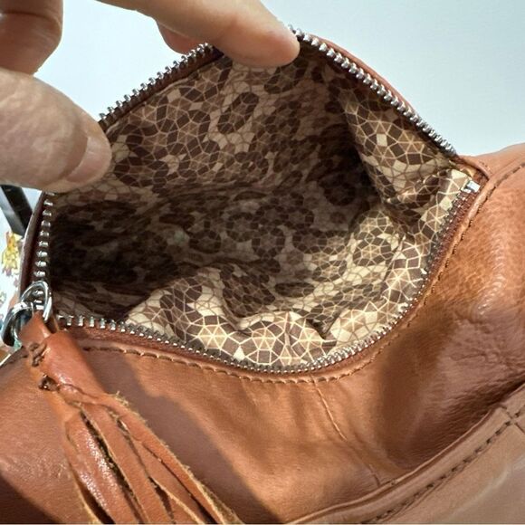 HOBO Brown Leather Shoulder Bag with Slouchy Design - Picture 11 of 16